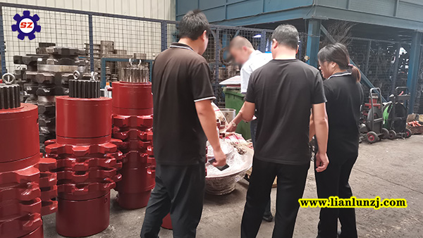 貴陽彭總開展刮板機(jī)配件業(yè)務(wù)，來我廠考察參觀！